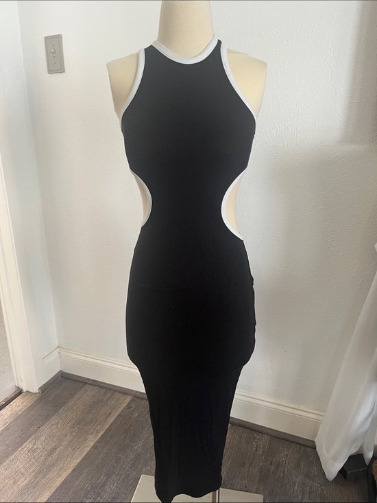 Dresses & Skirts - Black Cutout Ribbed Halter Bodycon Dress: